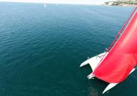 trimaran neel 45 rouge gennaker vue d'en haut